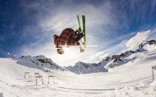 杏彩体育官网-萨索洛主场不敌对手，遭遇某某球队的猛烈进攻，萨索洛转入球员