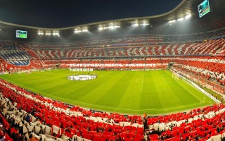 杏彩体育官网-绿茵场上的铿锵玫瑰，乡村足球赛场女将全力拼搏争创佳绩